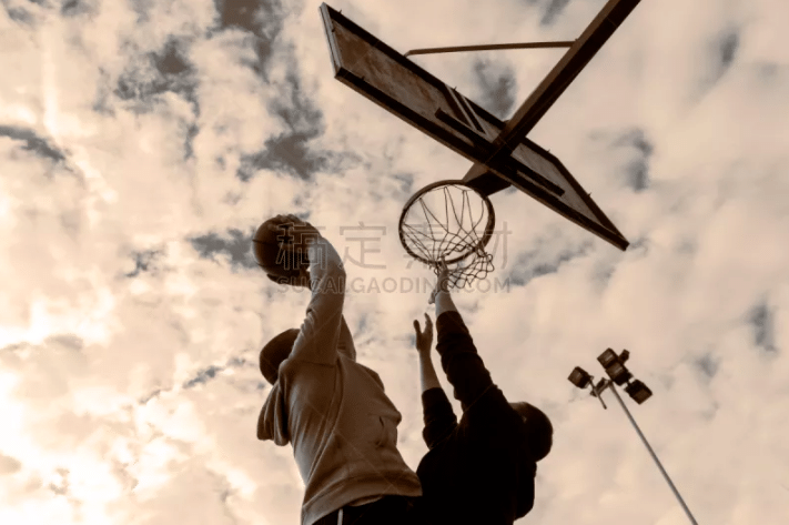 凯恩73场德甲比赛进75球，比同期进球数第二的吉拉西多21球